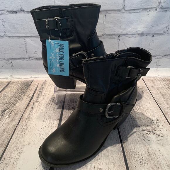 DE BLOSSOM COLLECTION Women's NWT Hoshi-2 Black Ankle Boot / Size: 7.5 - Picture 1 of 10